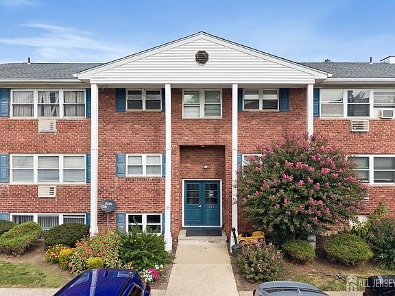 2nd image of 32 Woodedge Ave APT 6