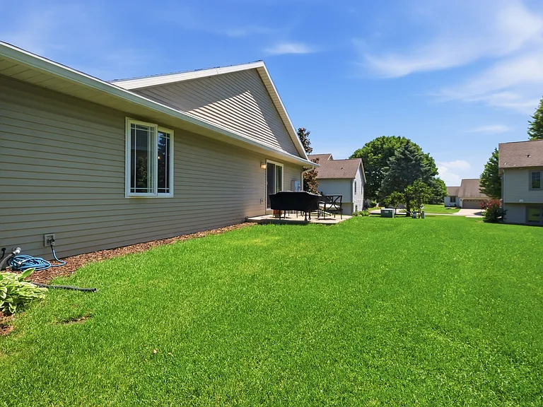 1051 Tamarack Way #1051 — Photo 6