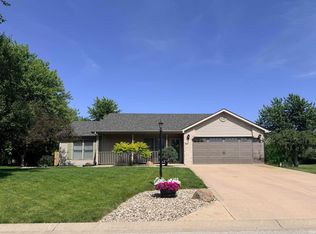 814 Prairie Ln, Ossian, IN 46777