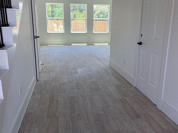 3rd image of 212 S Lobit St