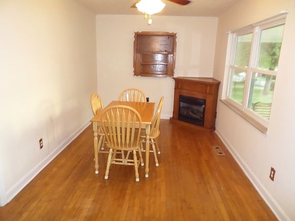 3rd image of 1016 Peck Ln
