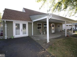 64 Canoe Birch Rd, Levittown, PA 19057