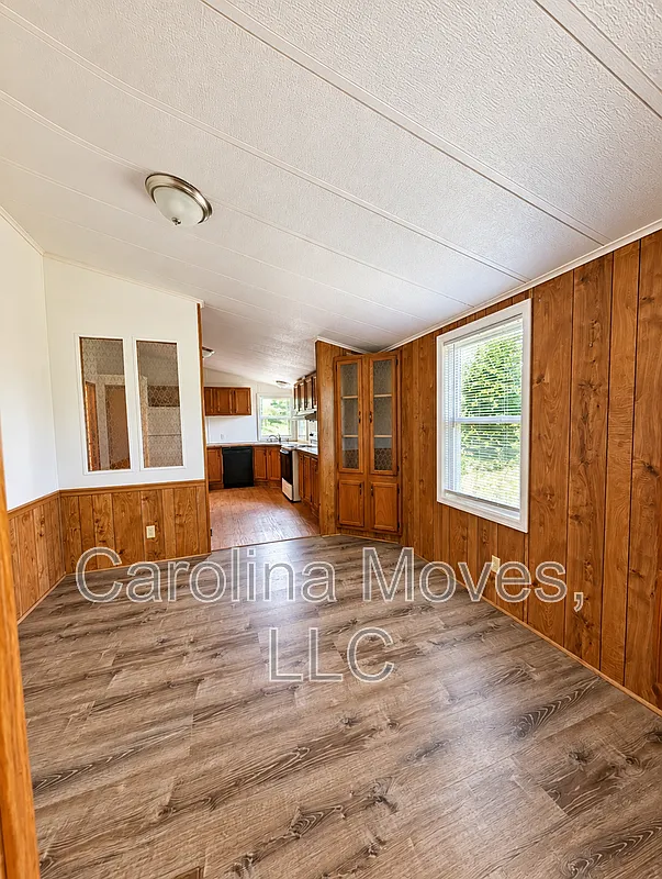 3 bed, 2.0 bath, 1568 sqft, $1,595 — Photo 4