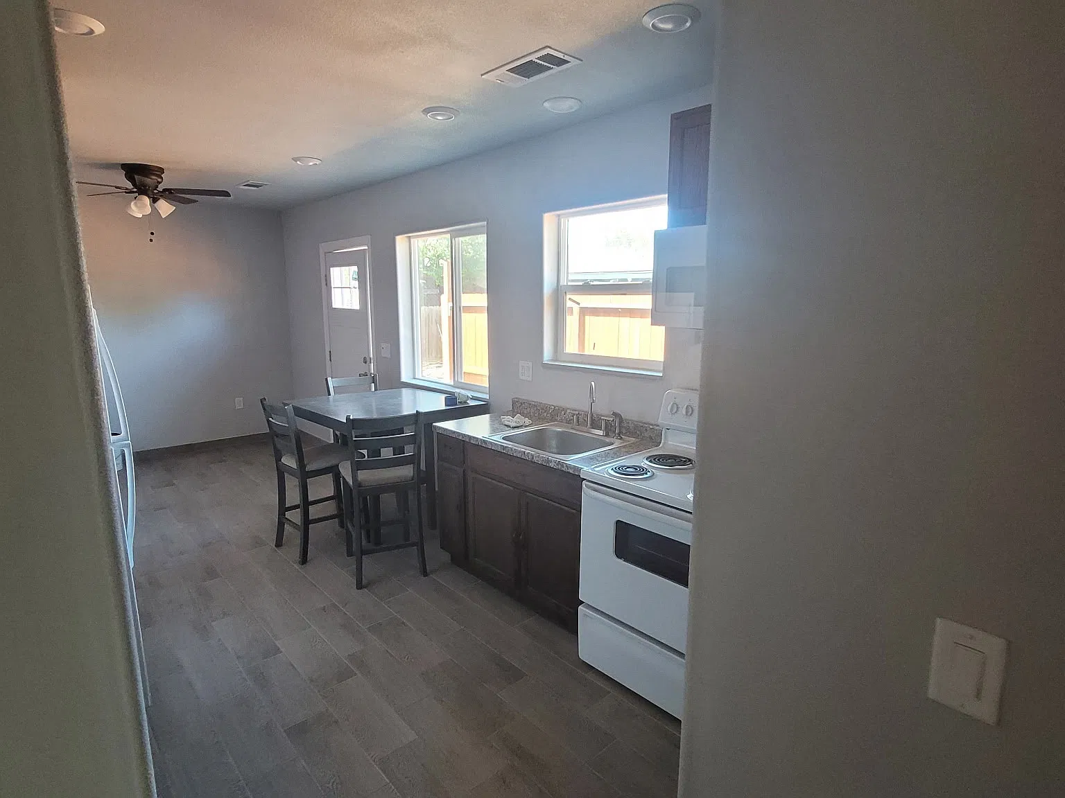110 Emerald Dr — Photo 3