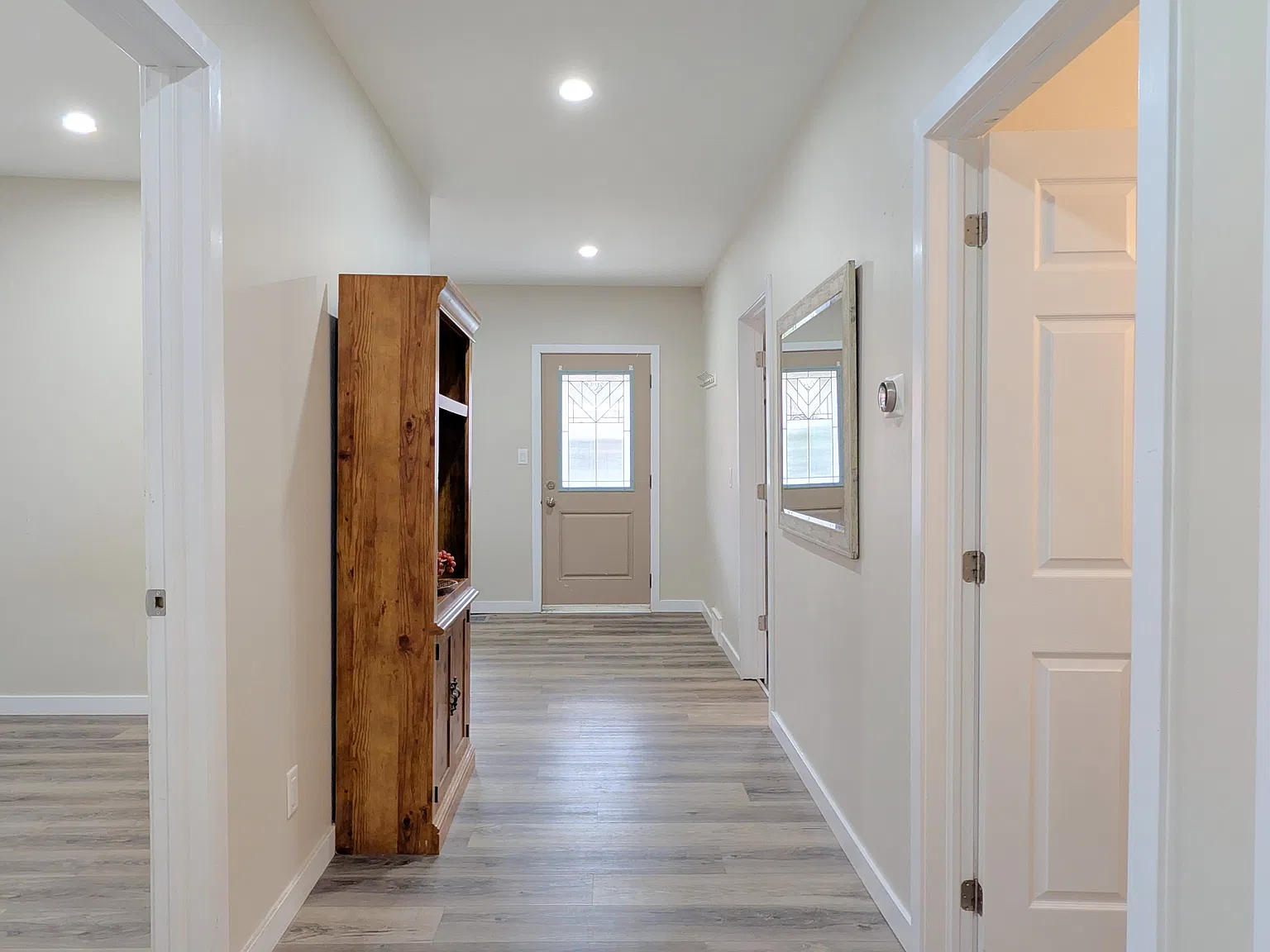 1580 Dufferin Pl — Photo 4
