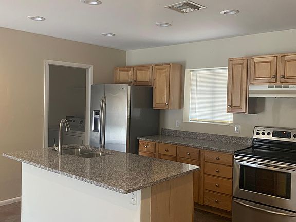 4th image of 308 E Blacklidge Dr APT 1