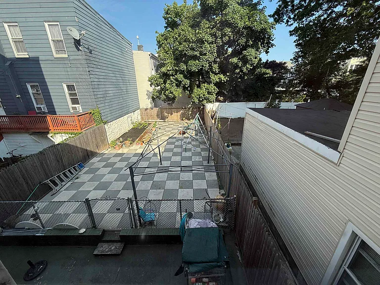 42 Montrose Ave #2 — Photo 17