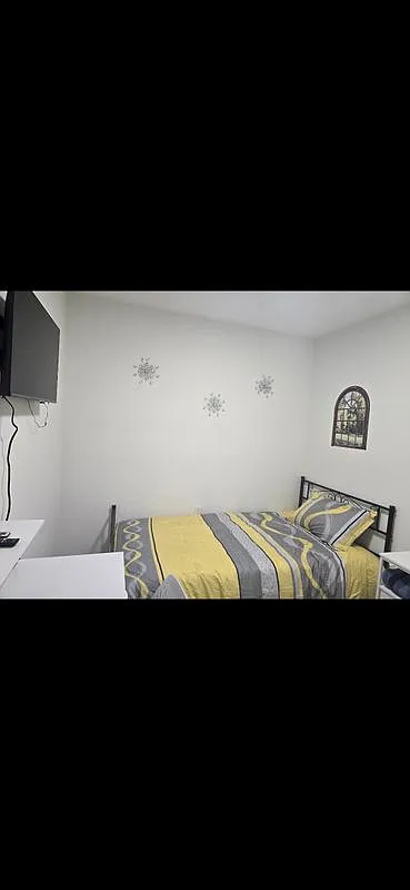 2 bed, 1.0 bath, 100 sqft, $1,200 — Photo 2