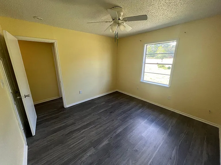 305 Ohio St — Photo 15