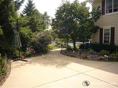 entrance to back/pool