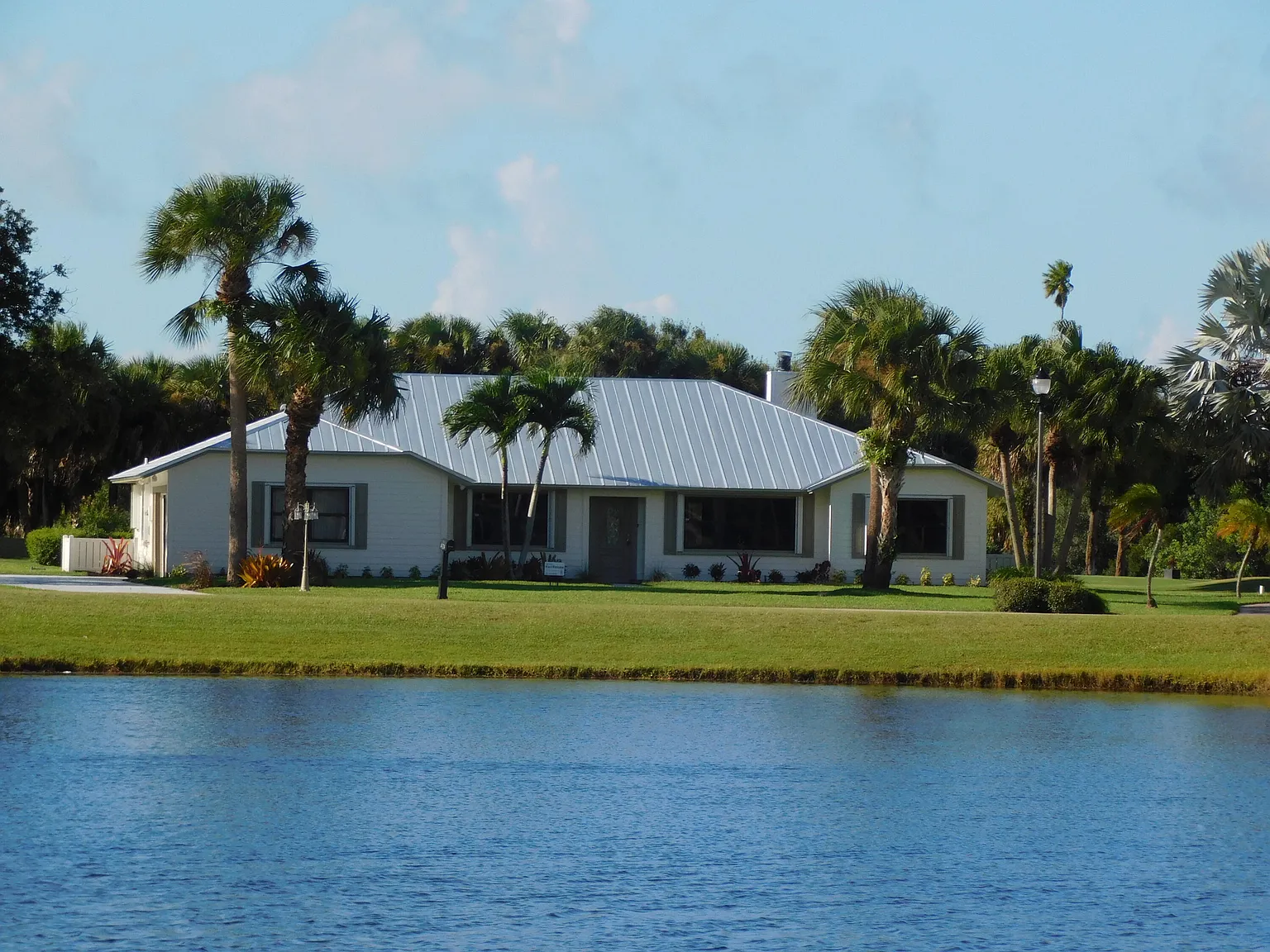 4 bed, 2.0 bath, 1991 sqft, $4,000 — Photo 3