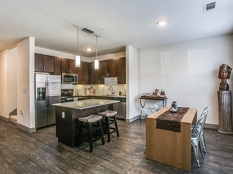 3455 Chapel Oaks Dr — Photo 2