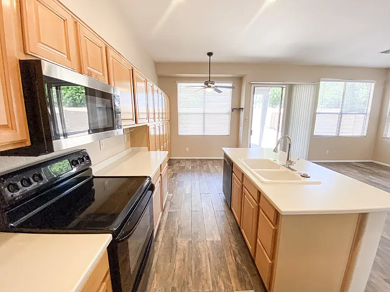 3918 E Juanita Ave — Photo 11