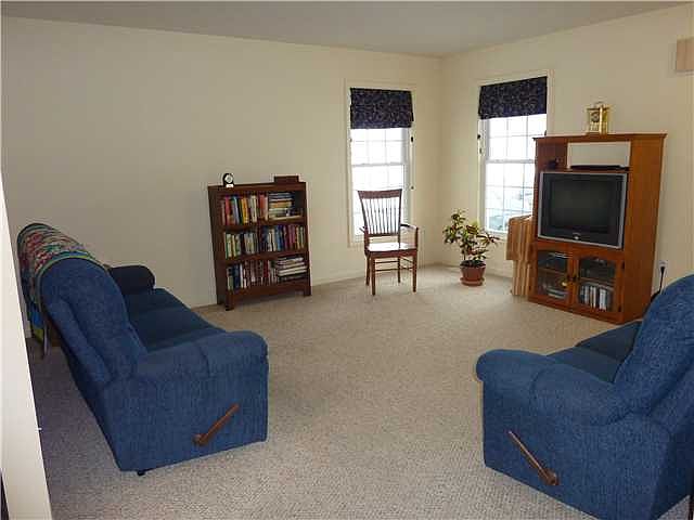 1st image of 215 Spencer Ln