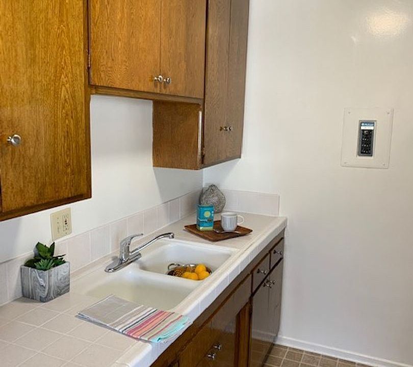 1st image of 567 N Holliston Ave APT 6