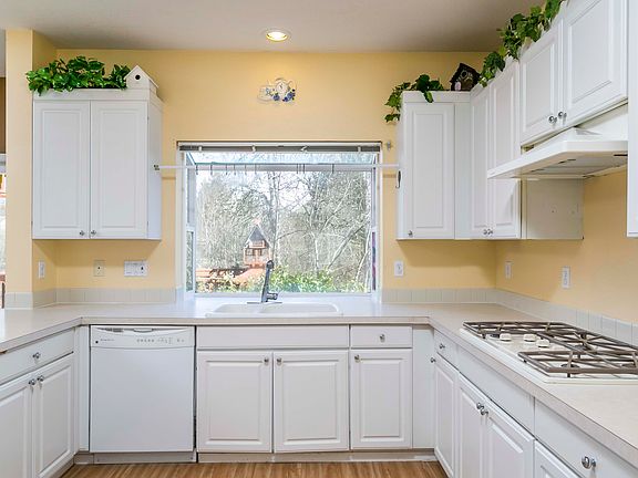 5th image of 11748 SW Tallwood Dr