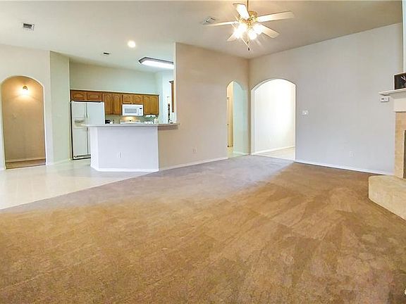 5th image of 804 Kingsbrook Ln