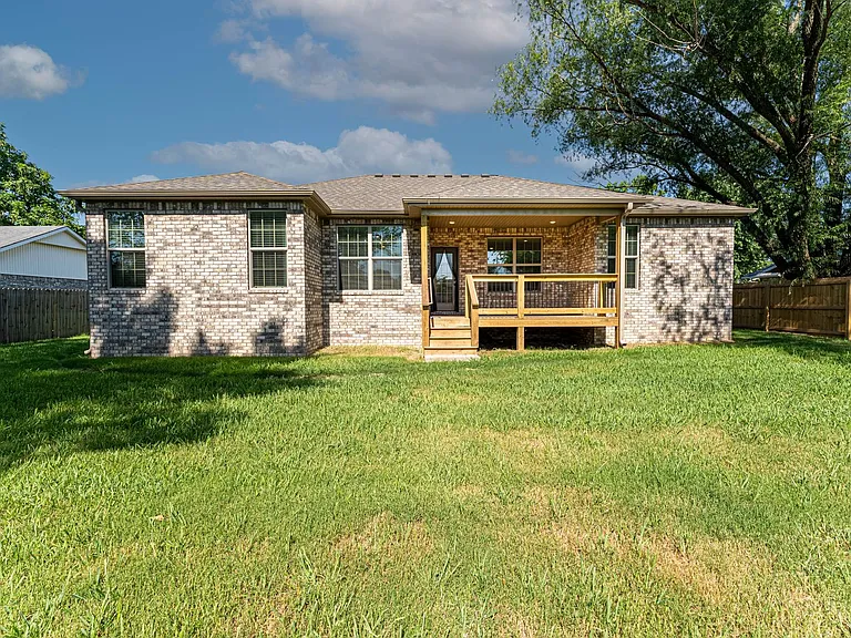 190 Township Dr — Photo 3