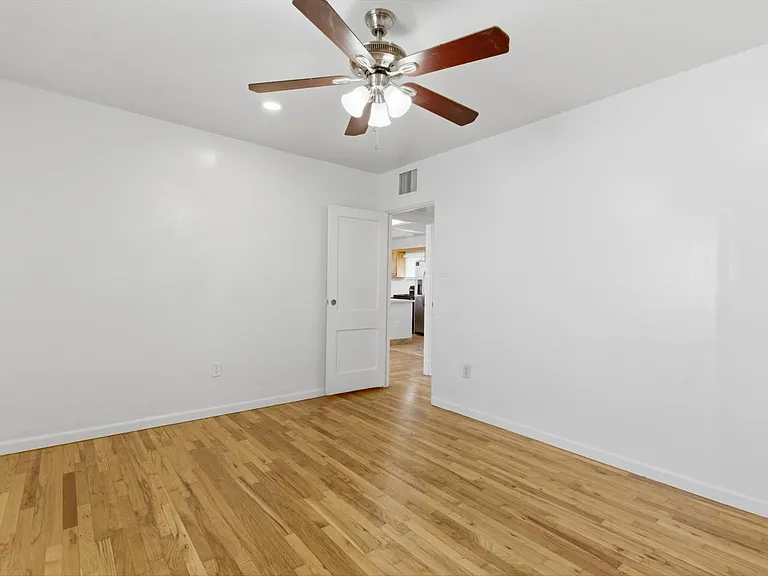 361 E Clarendon Ave — Photo 12