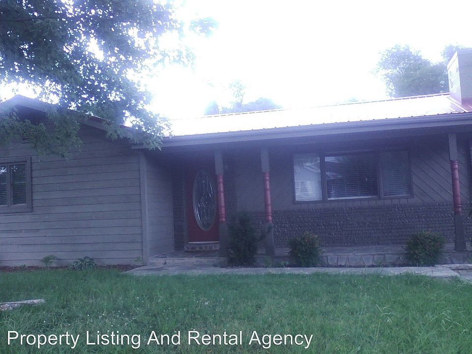 1st image of 400 Twin Oaks Dr