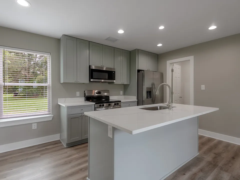 140 N Shady Oaks Dr