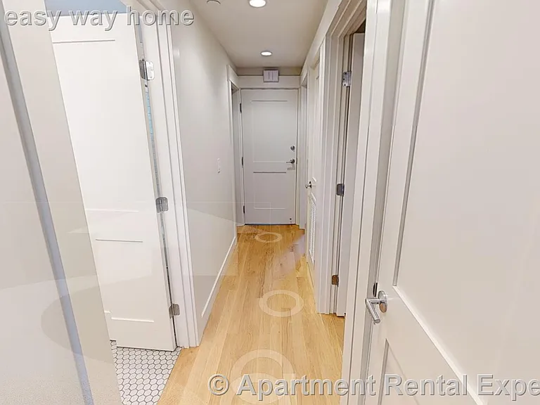 208-210 Banks St #2 — Photo 10