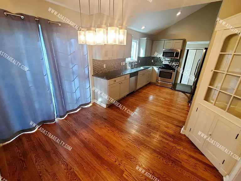 5428 Maple St — Photo 13