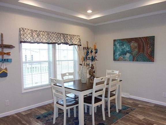 3rd image of 30094 Pineview Cir