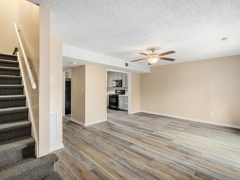 Cooper's Landing Apartments — Photo 7