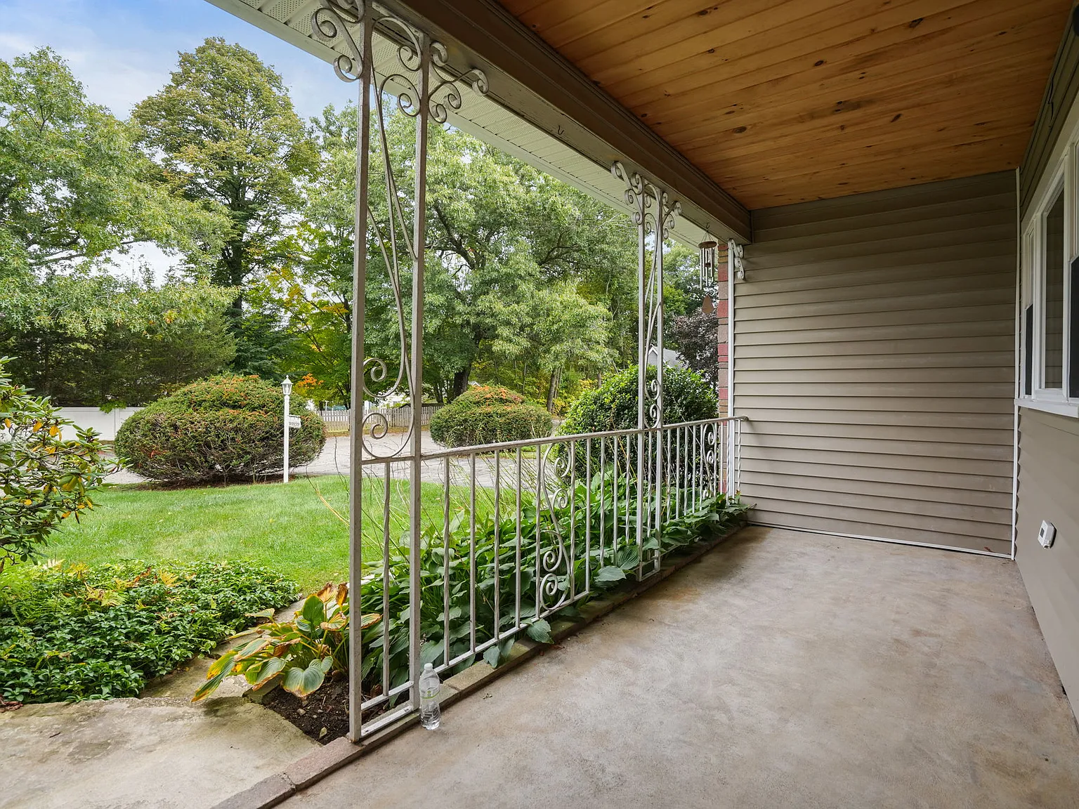 2 bed, 2437 sqft, $3,200 — Photo 3