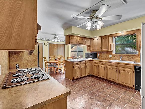 5th image of 312 Merribrook Trl