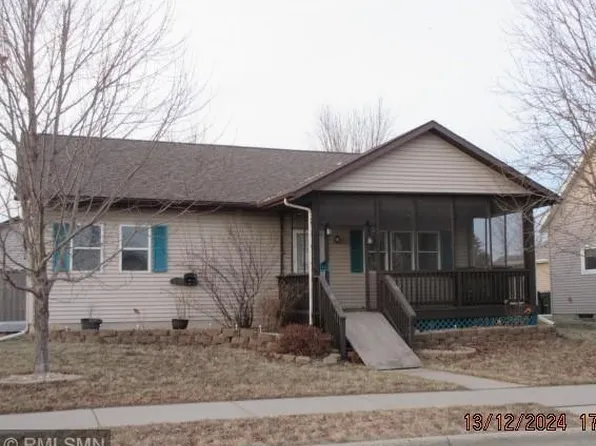 1111 Engesser Ln, Saint Peter, MN 56082