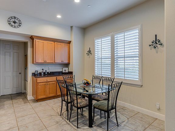 4th image of 465 Hawk Dr