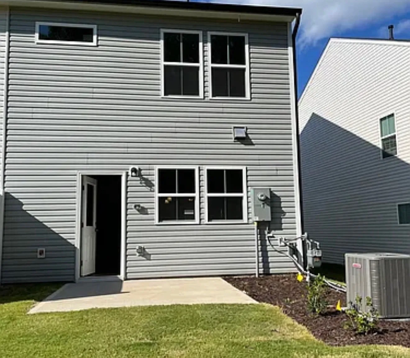 3 bed, 2.5 bath, 1743 sqft, $1,900 — Photo 4