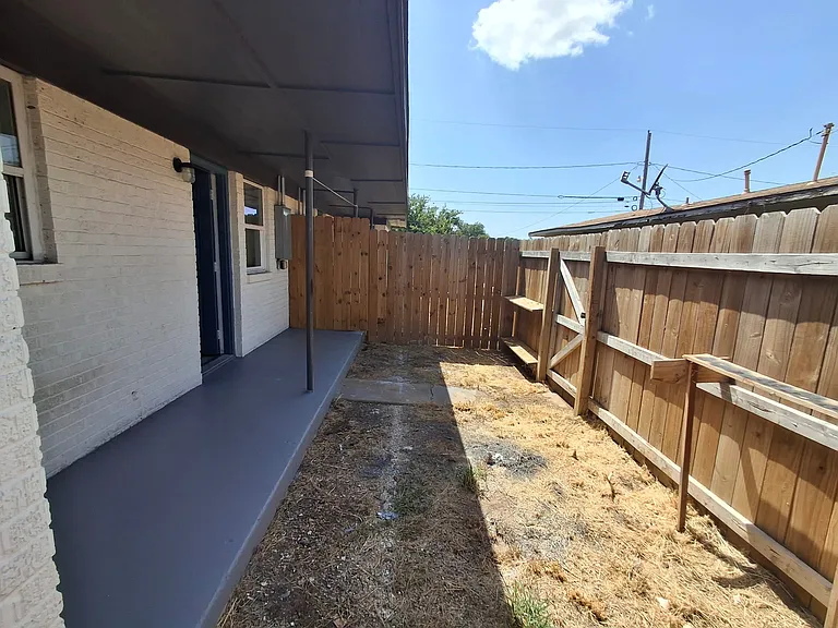 40 NW 24th St #40 — Photo 9
