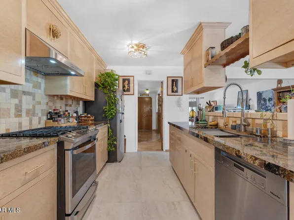 7754 Sausalito Ave, Canoga Park, CA 91304