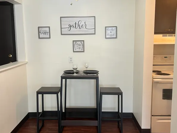 911 Old Marion Rd NE, Cedar Rapids, IA