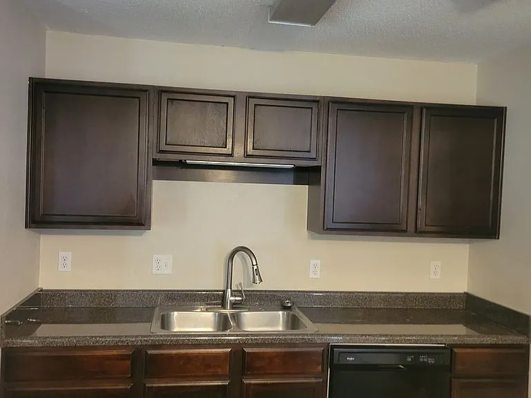 15 Lakewood Ct — Photo 8