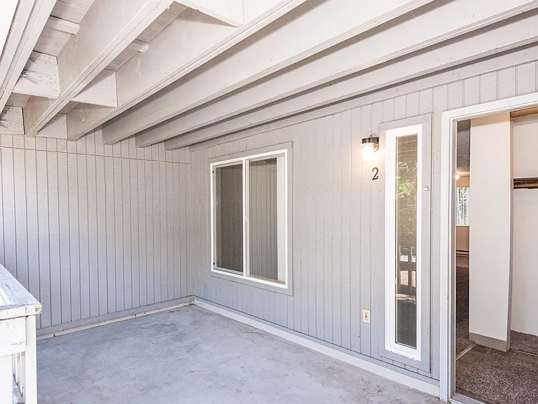 Hallmark Apartments — Photo 17