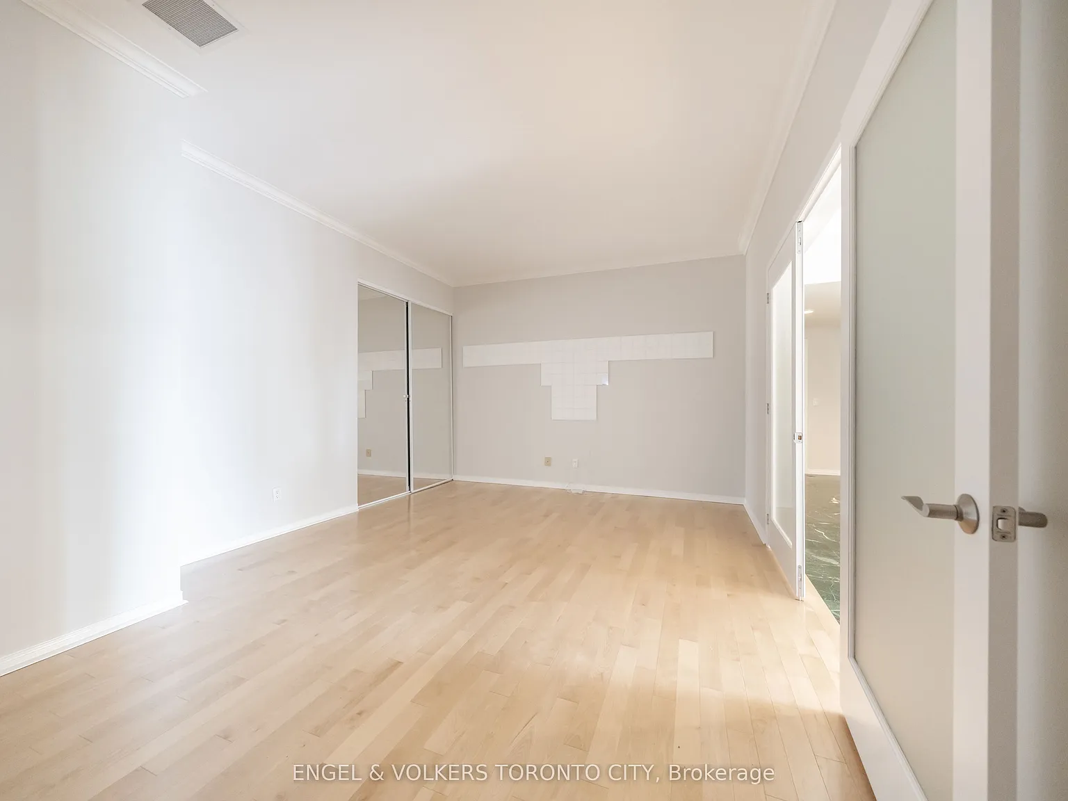3 bed, $4,200 — Photo 4