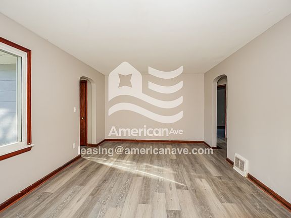 1374153_003_living_room_3.jpg
