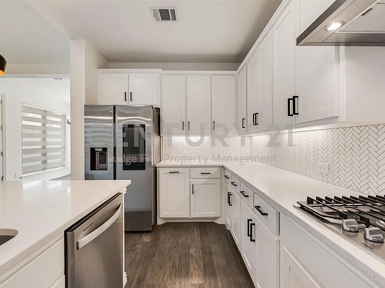 536 Cedarwood St — Photo 16
