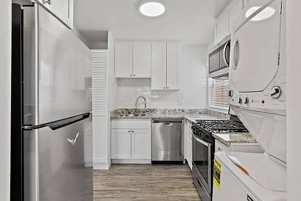 1st image of 479 Thornally Dr #2