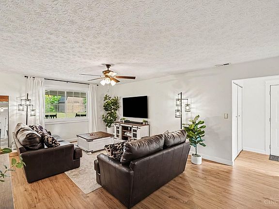5th image of 260 Sinclair Ct