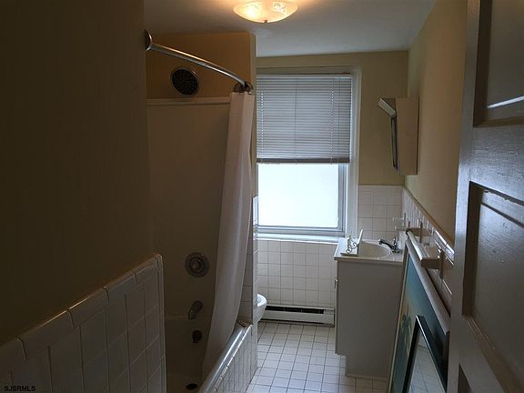 5th image of 715 E 8th St