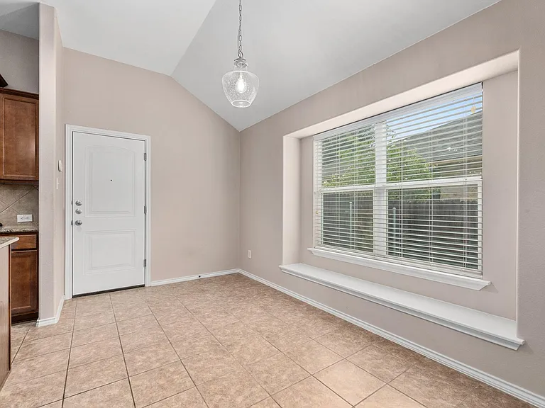 799 Clear Springs Holw — Photo 13