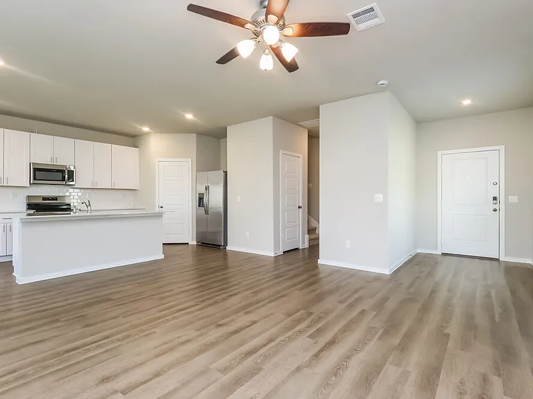 624 Levine Ct — Photo 5