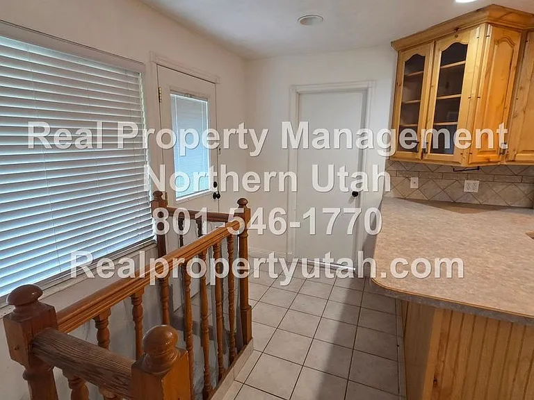 1487 Adams Ave — Photo 2