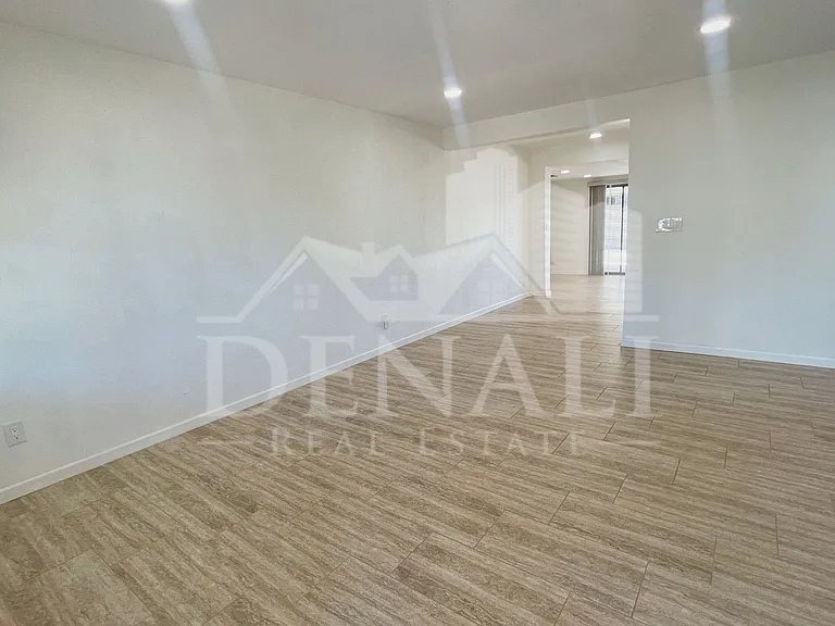 2401 E Meadowbrook Ave — Photo 4
