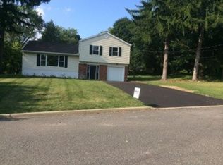 5 Fairview Ave, Clinton, NJ 08809